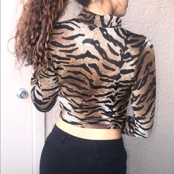 Tiger print Long Sleeve Women’s Crop Top - Picture 7 of 7